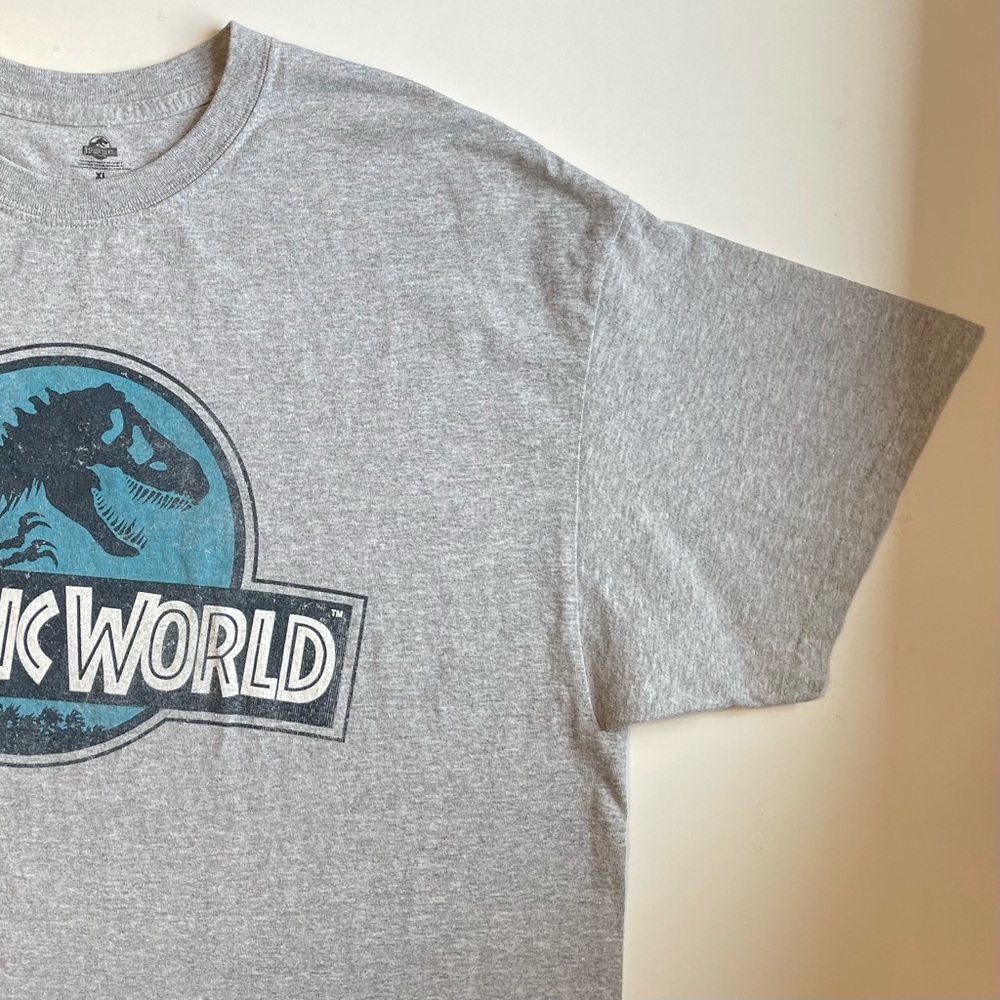 Jurassic World Tee - T-Rex & Heavy - Size XL - Picture 4 of 10